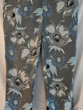 Jules And Leopold Gray Floral Stretch Pants - Blue & Cream Flower Pattern